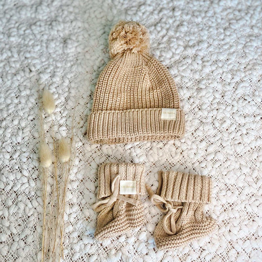 Newborn baby knit beanie and booties. Newborn beanie. Newborn knit beanie