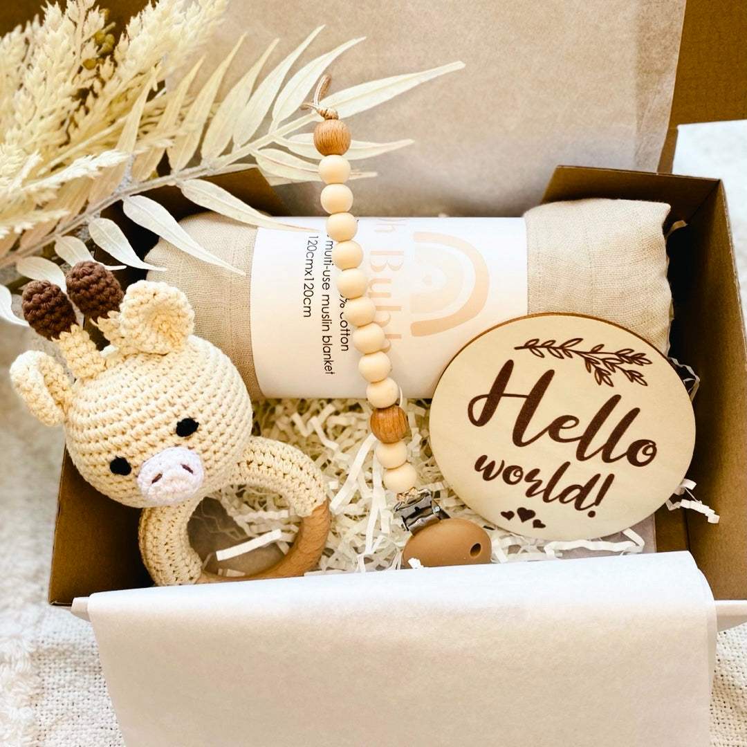 Crochet giraffe rattle newborn baby shower gift set. Baby gift. Baby muslin wrap. Hello World