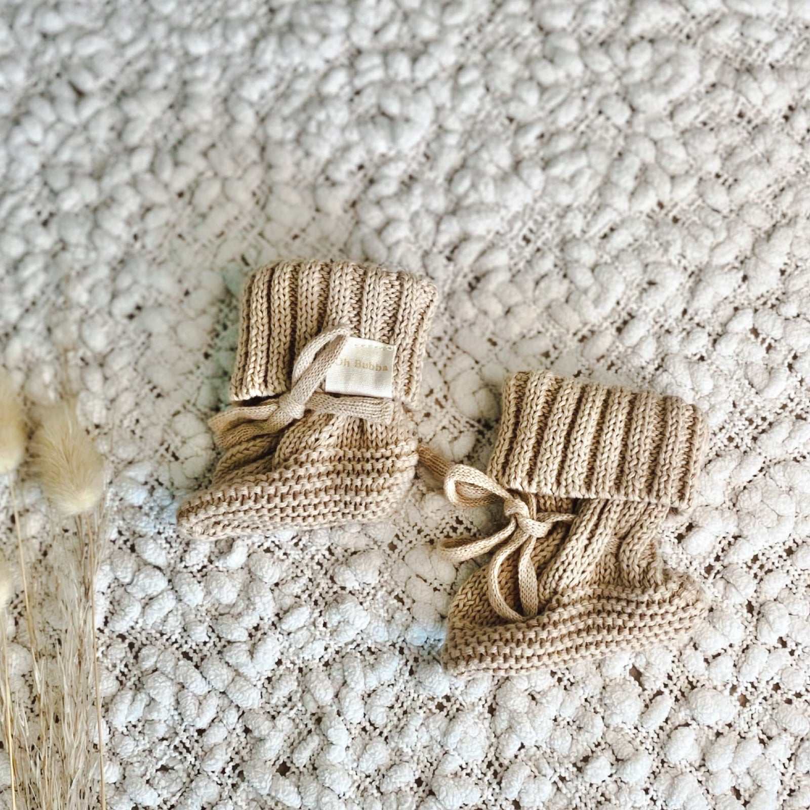 Newborn knit booties. Baby booties. 