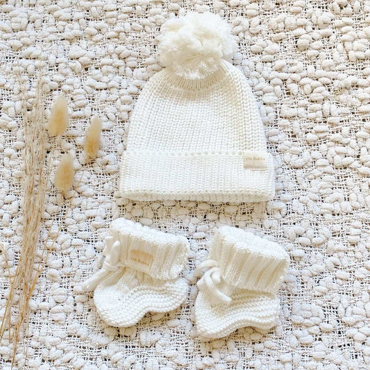 white knit beanie & Booties set. Newborn baby. Newborn baby knit beanie & booties