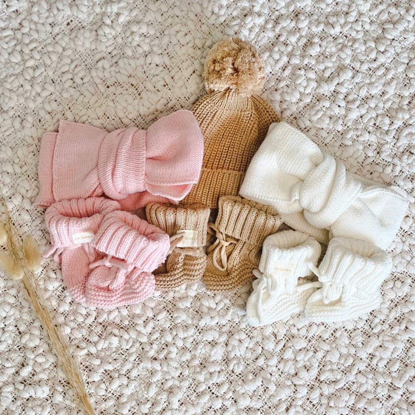 Newborn baby booties. Newborn knit beanie. Newborn knit headband 