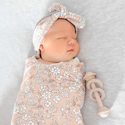 Newborn swaddle and headband set. Floral swaddle set. Pink floral swaddle. Muslin Wrap. Baby announcement swaddle.