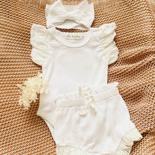 White ruffle baby girl clothing set. Newborn baby girl set. Baby girl romper, bloomer and headband
